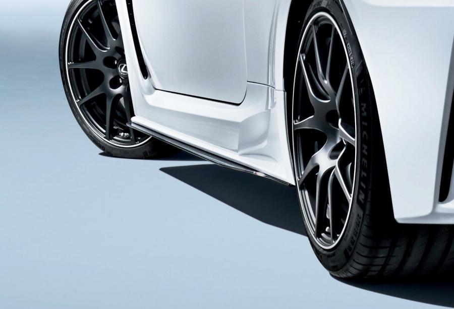 Детали экстерьера Lexus RC F Performance Package 2019 года  (JP) (фото 2 из 31)